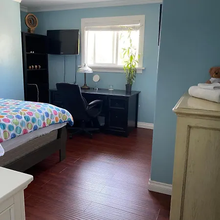 Jane'S Private Rooms With Shared Washroom Surrey Exterior photo