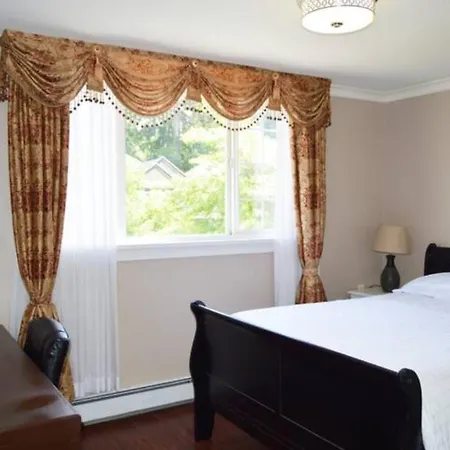 Jane'S Private Rooms With Shared Washroom Surrey Exterior photo